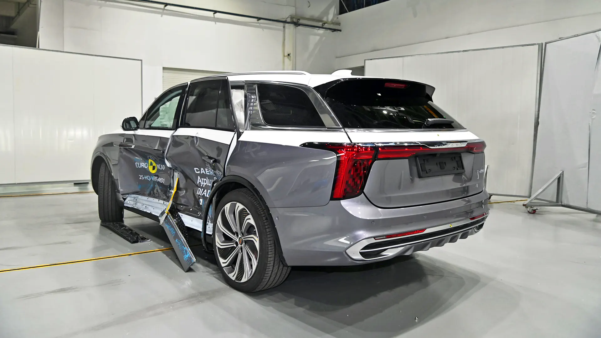 Краш-Тест Hongqi E-HS9
