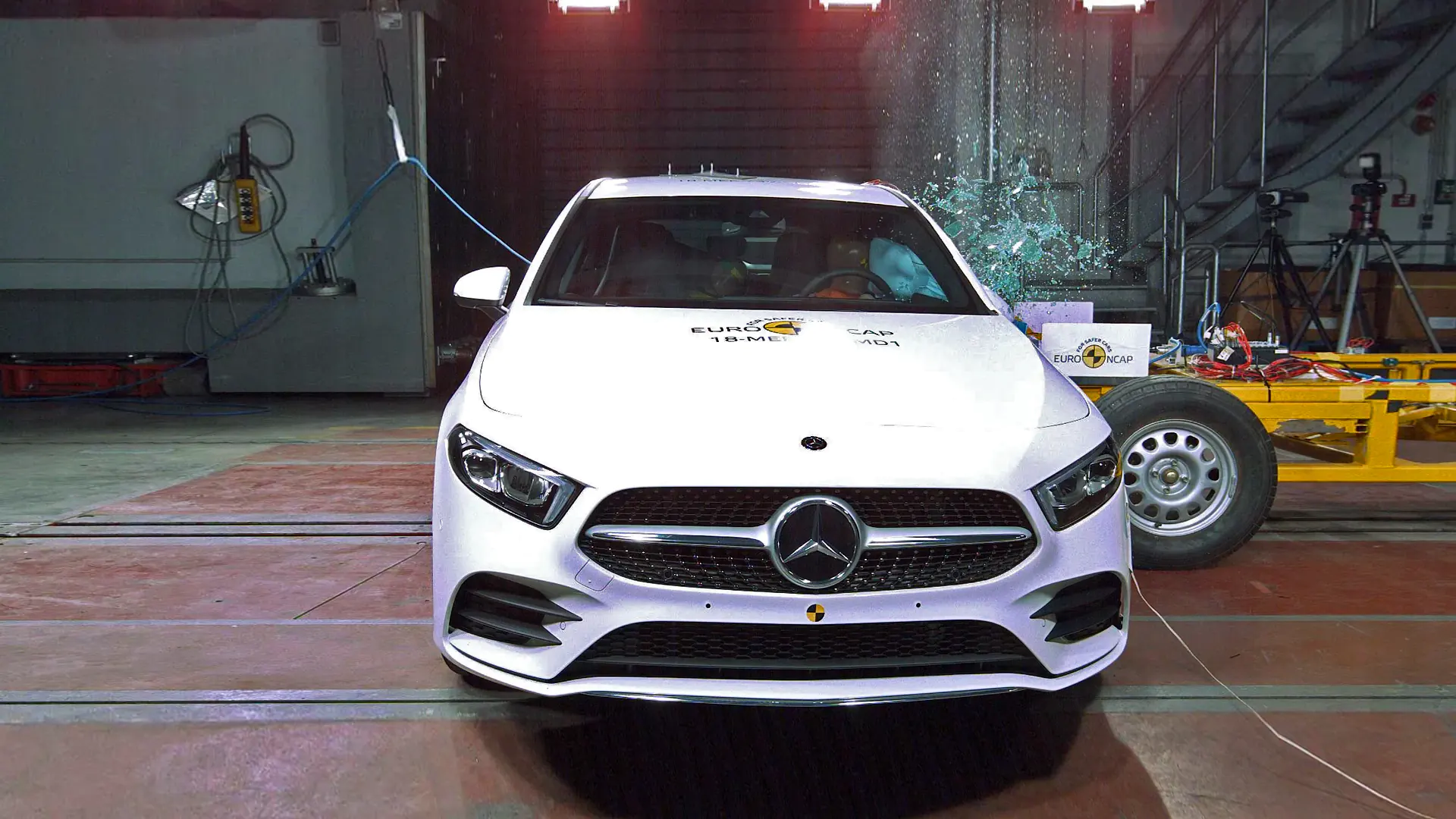 Краш-тесты Mercedes-Benz A-Класс седан Краш-тесты Mercedes-Benz A-Класс седан