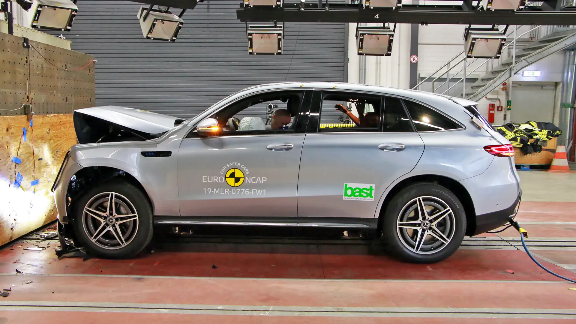 Краш-Тест Mercedes-Benz EQC