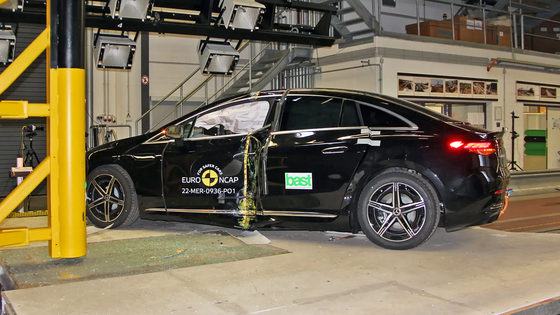 Краш-Тест Mercedes-Benz EQE