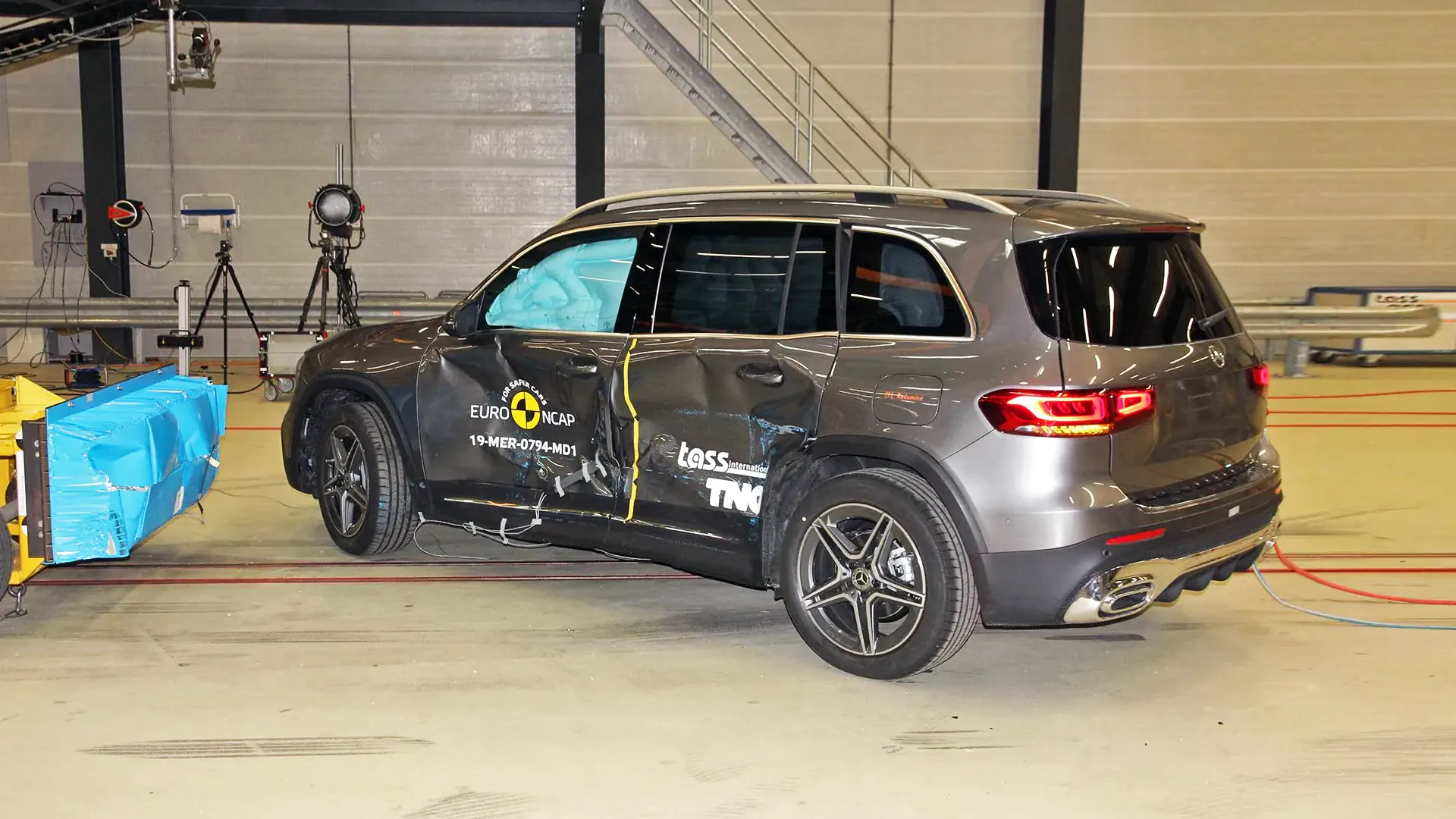 Краш-тесты Mercedes-Benz GLB Краш-тесты Mercedes-Benz GLB