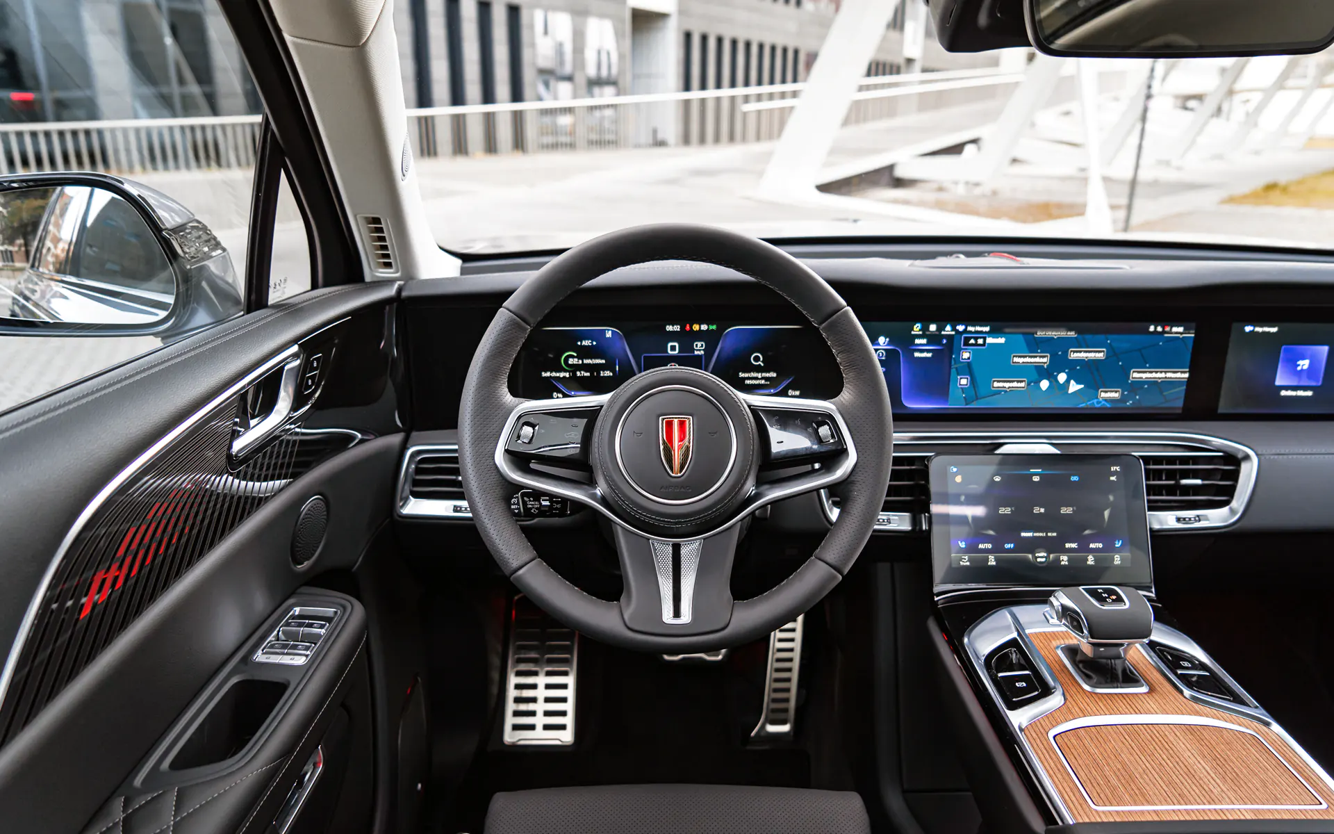 Интерьер Hongqi E-HS9 и оборудование комплектации