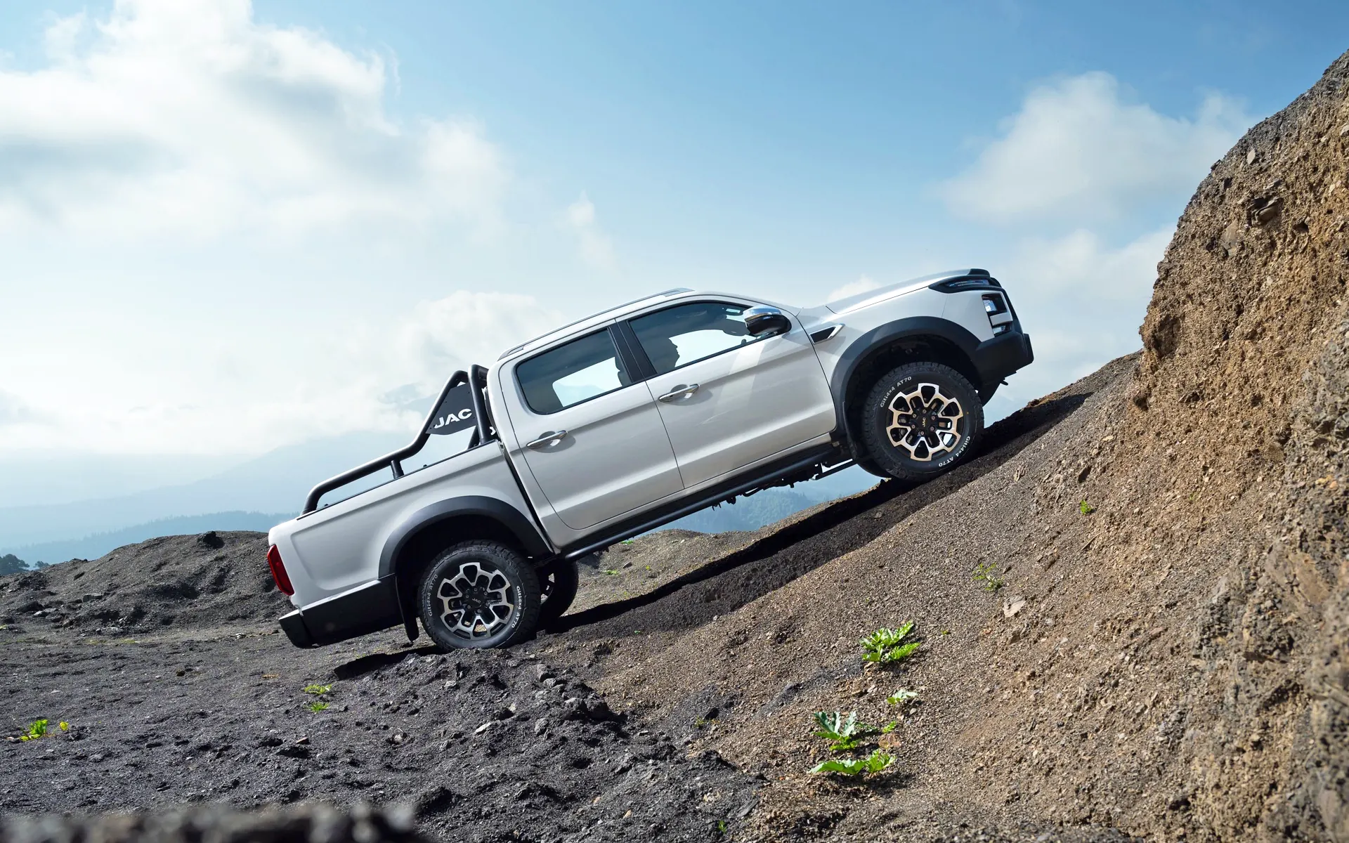 Фото JAC T9 Фото JAC T9