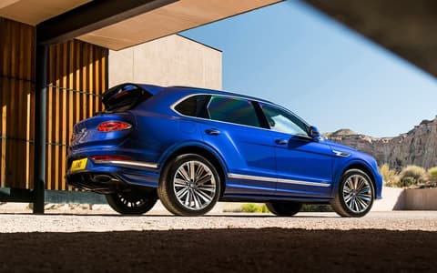 Фото Bentley Bentayga сзади