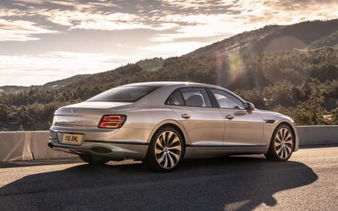 Фото Bentley Flying Spur сзади