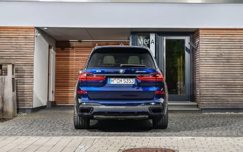 Фото BMW X7 сзади Фото BMW X7 сзади