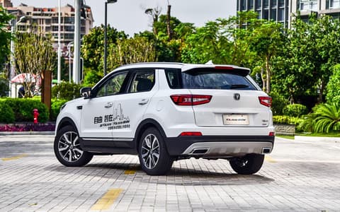 Фото Changan CS55 сзади