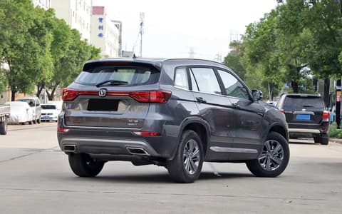 Фото Changan CS75 сзади
