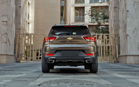 Фото Chevrolet TrailBlazer сзади Фото Chevrolet TrailBlazer сзади