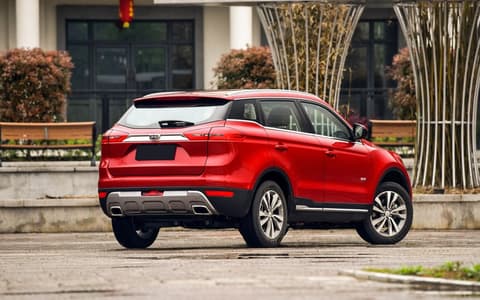 Фото Geely Atlas сзади