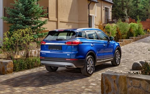 Фото Geely Atlas Pro сзади Фото Geely Atlas Pro сзади