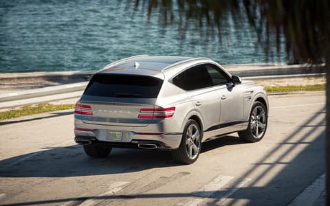 Фото Genesis GV80 сзади
