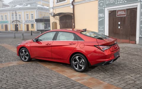 Фото Hyundai Elantra сзади Фото Hyundai Elantra сзади