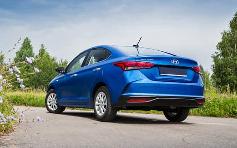 Фото Hyundai Solaris сзади