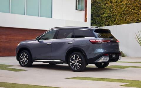 Фото Infiniti QX60 сзади Фото Infiniti QX60 сзади