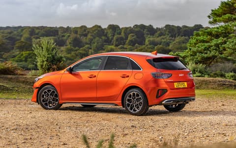 Фото KIA Ceed сзади Фото KIA Ceed сзади