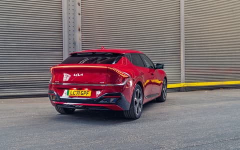 Фото KIA EV6 сзади Фото KIA EV6 сзади