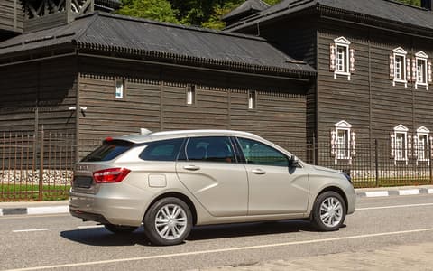Фото LADA Vesta SW сзади Фото LADA Vesta SW сзади