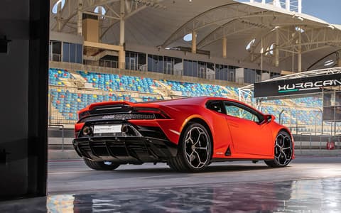 Фото Lamborghini Huracan EVO сзади