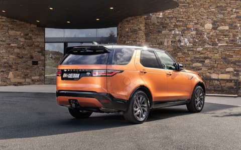 Фото Land Rover Discovery сзади