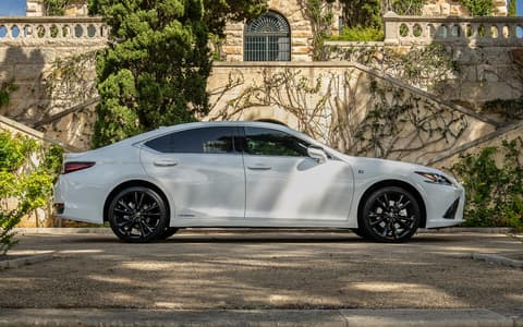 Фото Lexus ES 350 сзади Фото Lexus ES 350 сзади