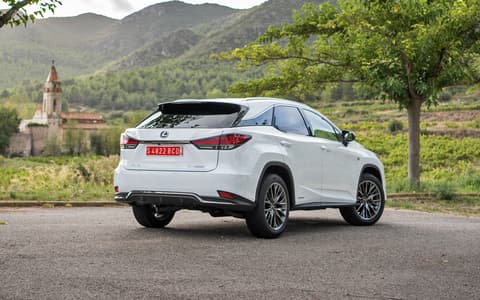 Фото Lexus RX 450h сзади Фото Lexus RX 450h сзади