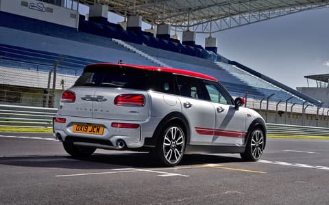 Фото MINI Clubman сзади Фото MINI Clubman сзади