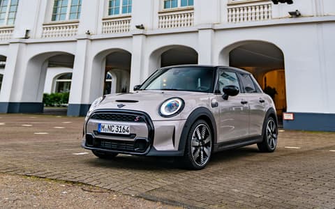 Фото MINI Hatch 5 дверей