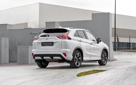 Фото Mitsubishi Eclipse Cross сзади
