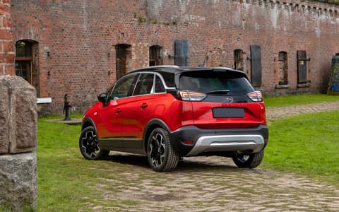 Фото Opel Crossland сзади