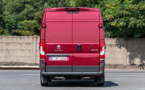 Фото Peugeot Boxer сзади