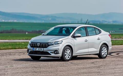 Фото Renault Logan