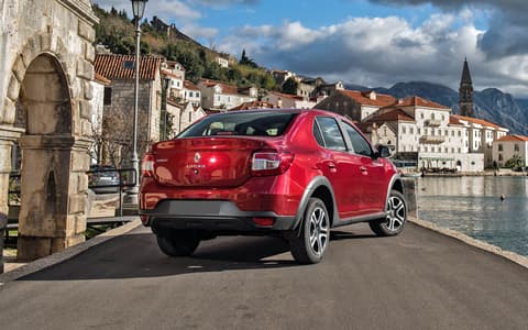 Фото Renault Logan Stepway сзади