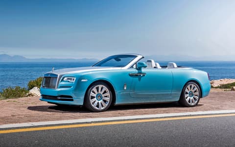 Фото Rolls-Royce Dawn сзади Фото Rolls-Royce Dawn сзади