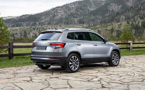 Фото Skoda Karoq сзади