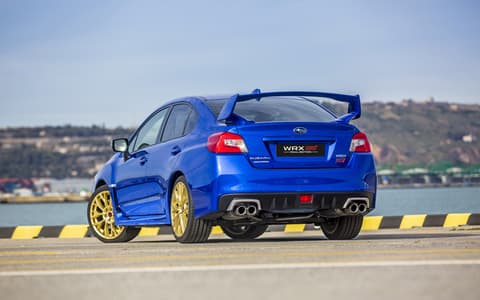 Фото Subaru WRX STI сзади Фото Subaru WRX STI сзади