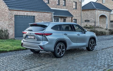 Фото Toyota Highlander сзади