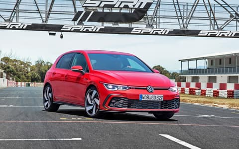 Фото Volkswagen Golf GTI
