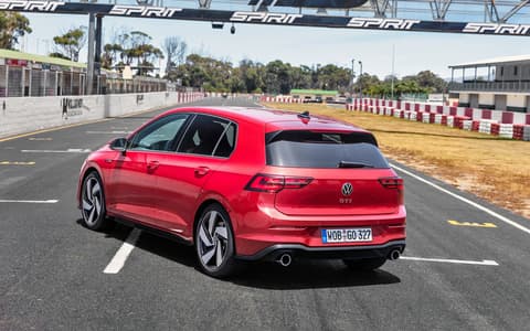 Фото Volkswagen Golf GTI сзади