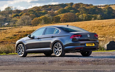 Фото Volkswagen Passat сзади