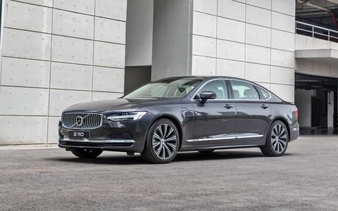 Фото Volvo S90