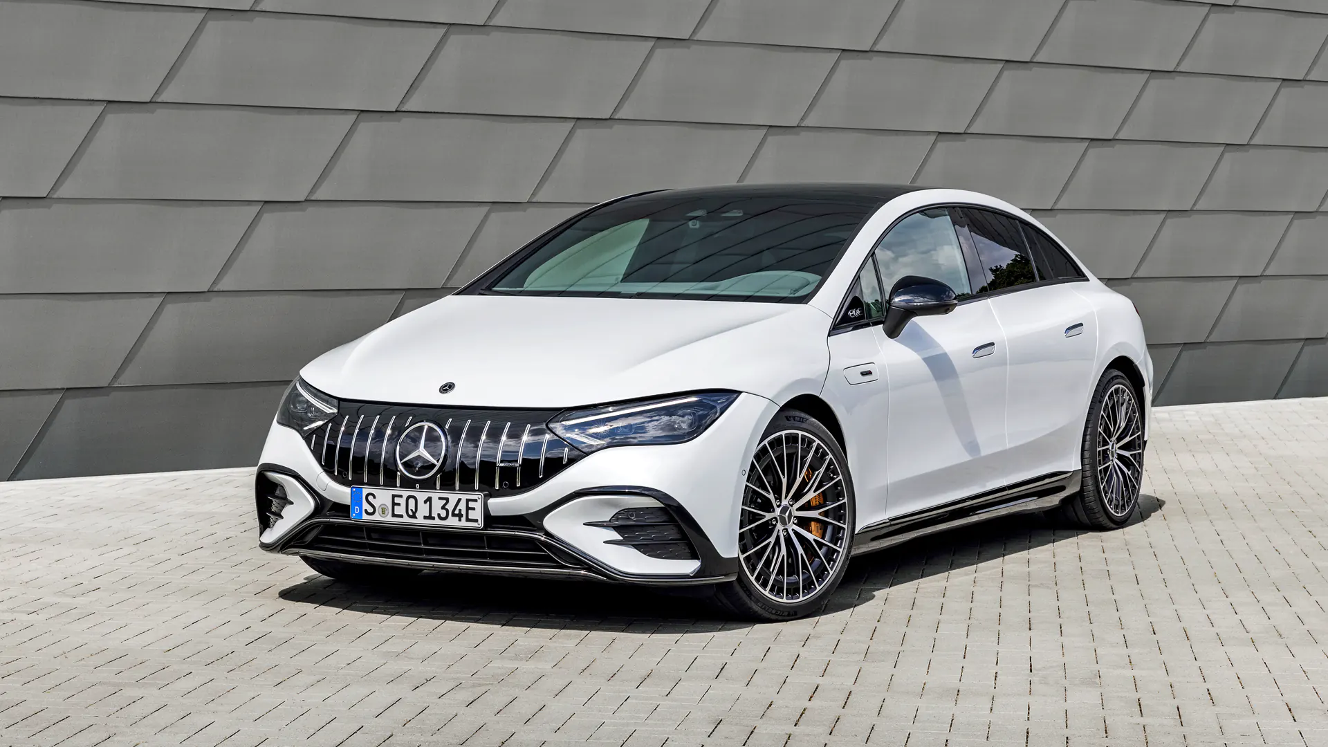 Фото Mercedes-Benz EQE